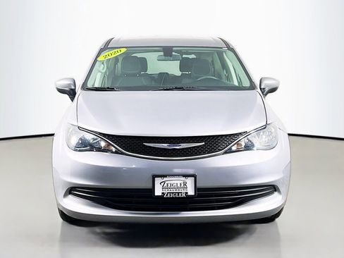 Used 2020 Chrysler Voyager LX image 2