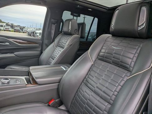 Used 2022 Cadillac Escalade Sport Platinum w/ LPO, ONYX Package AWD/4WD image 11