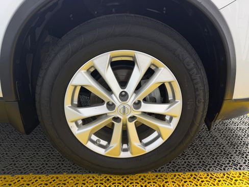 Used 2016 Nissan Rogue SV image 42