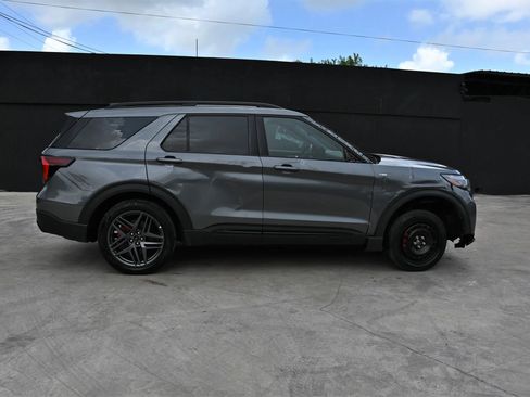 Used 2025 Ford Explorer ST-Line w/ ST-Line Street Pack AWD/4WD image 6