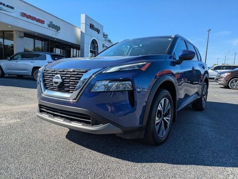 Used 2023 Nissan Rogue SV w/ SV Premium B Package FWD image 8