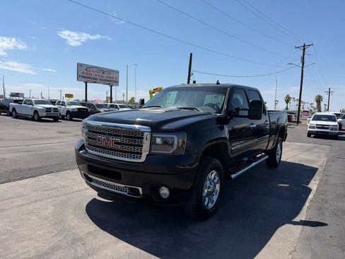 Used 2012 GMC Sierra 2500 Denali w/ Suspension Package, Off-Road AWD/4WD image 3
