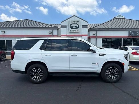 Used 2024 GMC Yukon AT4 w/ Technology Package AWD/4WD image 12