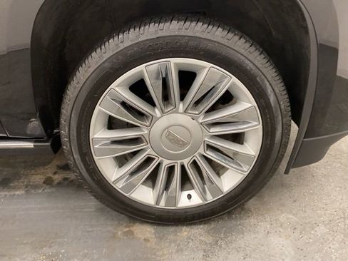 Used 2017 Cadillac Escalade Platinum image 32