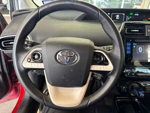 Used 2017 Toyota Prius Four FWD image 5