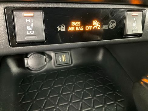 Used 2023 Toyota RAV4 SE image 20