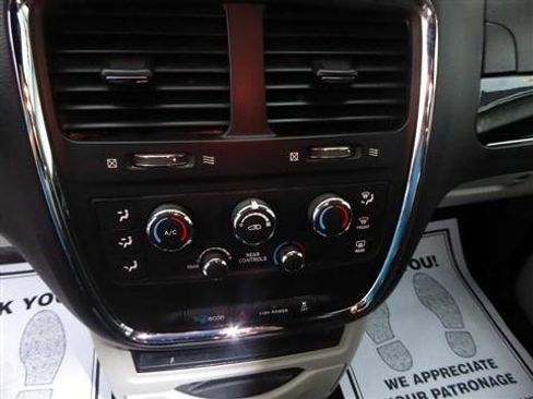 Used 2016 Dodge Grand Caravan SE FWD image 12