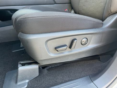 Used 2025 Nissan Pathfinder SV image 23