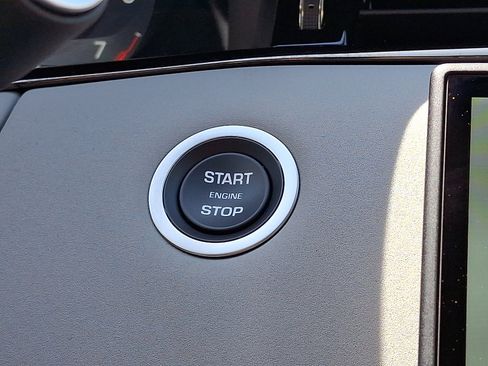 Certified 2025 Land Rover Range Rover Evoque Dynamic SE image 26