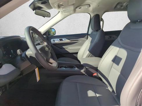 New 2026 Ford Explorer Active w/ Active Comfort Package image 3