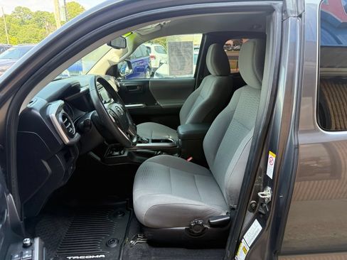 Used 2018 Toyota Tacoma SR5 RWD image 13