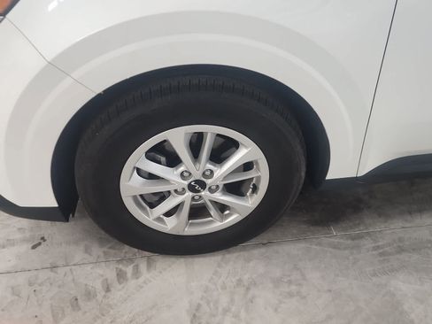 Used 2024 Kia Carnival LX FWD image 10