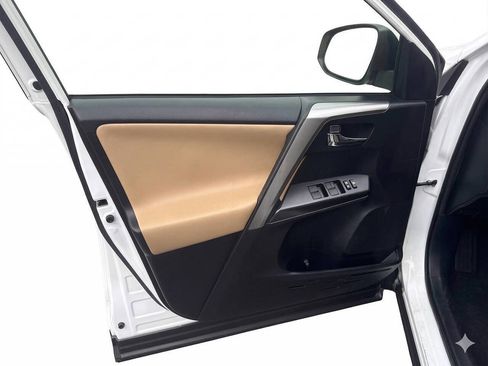 Used 2016 Toyota RAV4 XLE image 10