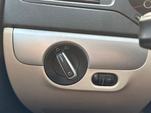Used 2013 Volkswagen Jetta SE FWD image 24