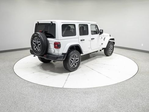 Used 2025 Jeep Wrangler Unlimited Sahara AWD/4WD image 29