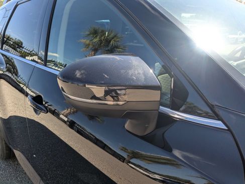 Used 2025 Nissan Pathfinder SV FWD image 12