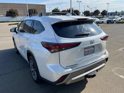 Used 2025 Toyota Highlander Limited AWD/4WD image 5