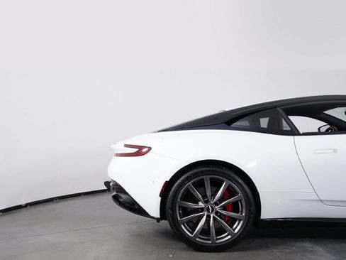 Used 2018 Aston Martin DB11 V12 image 25