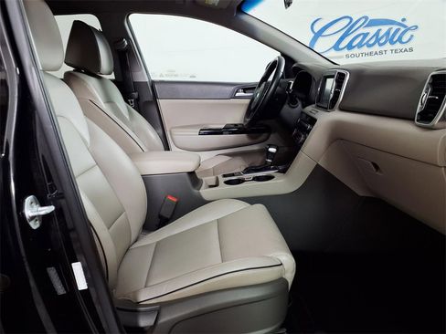 Used 2018 Kia Sportage EX image 11