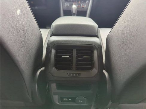 Used 2020 Volkswagen Tiguan SE w/ Panoramic Sunroof Package FWD image 19