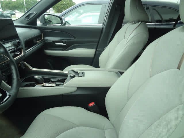 Used 2024 Toyota Grand Highlander AWD Hybrid image 8