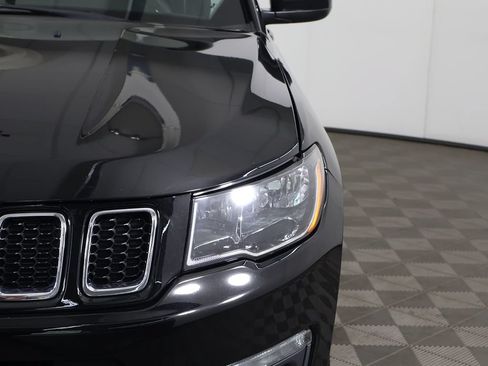 Used 2019 Jeep Compass Latitude AWD/4WD image 11
