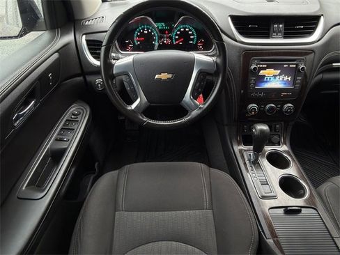 Used 2016 Chevrolet Traverse LT w/ Style and Technology Package image 11