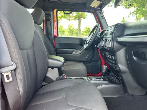Used 2015 Jeep Wrangler Unlimited Sport AWD/4WD image 31