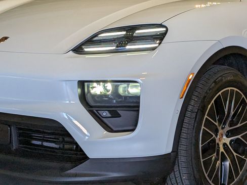 New 2026 Porsche Macan 4 Electric image 13