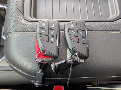 Used 2023 GMC Yukon SLT w/ SLT Luxury Package image 39