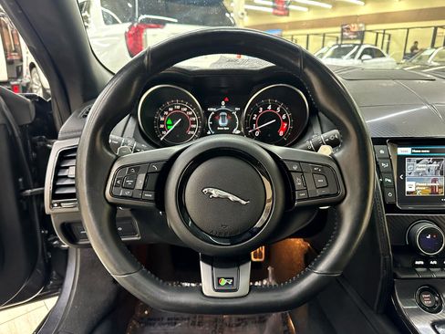 Used 2016 Jaguar F-TYPE R image 22