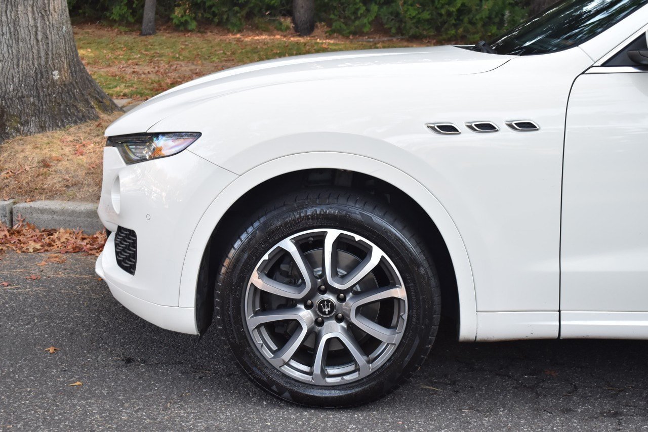 Used 2021 Maserati Levante AWD/4WD image 36