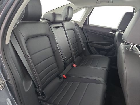 Used 2024 Volkswagen Jetta SE image 32