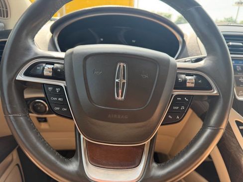 Used 2019 Lincoln Nautilus Select FWD image 17