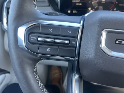 Used 2025 GMC Acadia Denali image 24