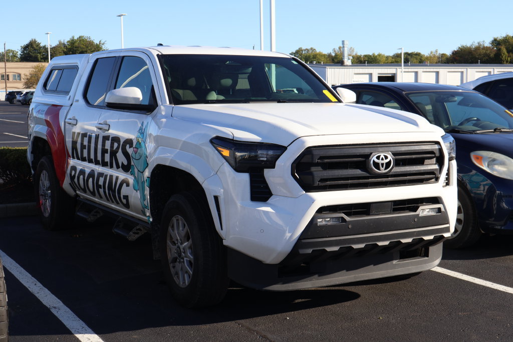Used 2024 Toyota Tacoma SR5 AWD/4WD image 3