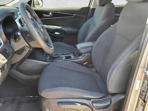 Used 2017 Kia Sorento L image 15
