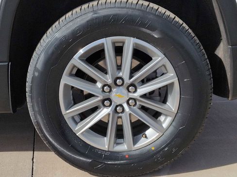 Used 2023 Chevrolet Traverse LT image 14