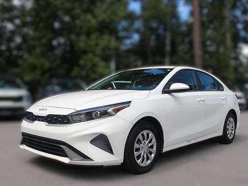 Certified 2024 Kia Forte LX FWD image 3