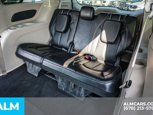 Used 2024 Chrysler Pacifica Touring-L FWD image 21