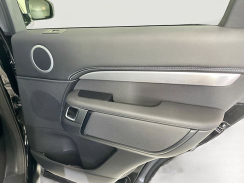 Used 2024 Land Rover Discovery Dynamic SE image 30