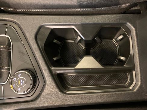 Used 2022 Volkswagen Taos SE image 40