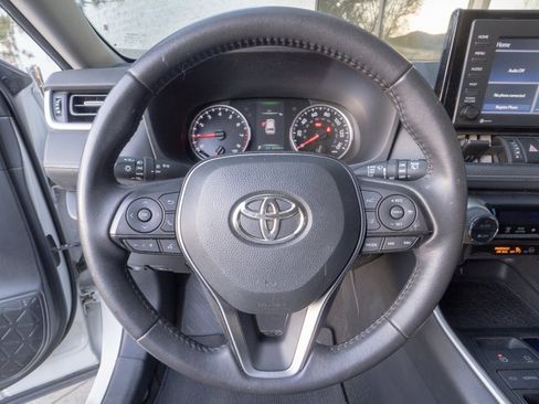 Used 2020 Toyota RAV4 XLE Premium image 12