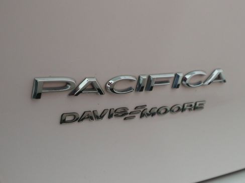 Used 2023 Chrysler Pacifica Touring-L FWD image 36