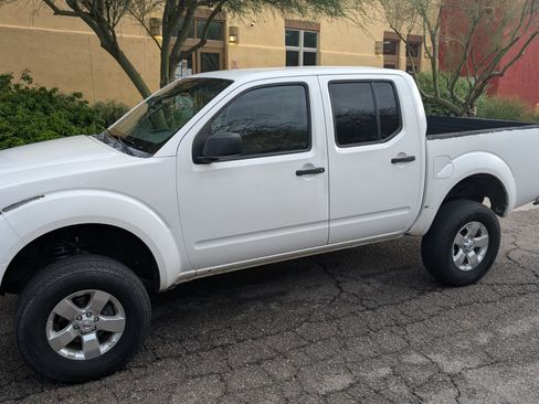 Used 2012 Nissan Frontier SV image 4