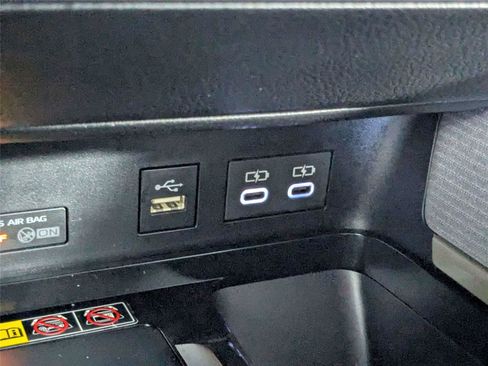 Used 2025 Toyota Camry SE image 22