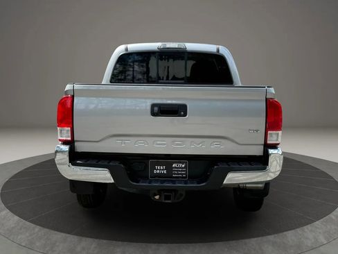 Used 2016 Toyota Tacoma SR5 w/ SR5 Appearance Package (SN) image 5