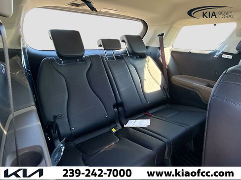 New 2026 Kia Carnival EX image 21