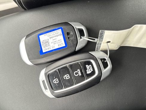 Used 2025 Hyundai Venue SEL image 29