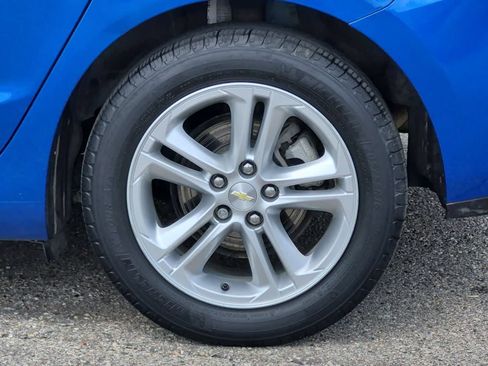 Used 2017 Chevrolet Cruze LT w/ Convenience Package FWD image 14